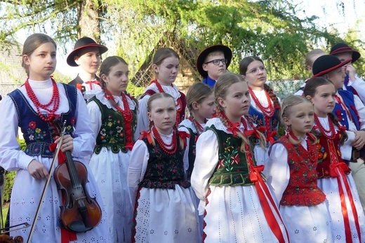 Dziękczynny koncert "Małego Haśnika" z Żabnicy dla Matki Bożej w Leśnej