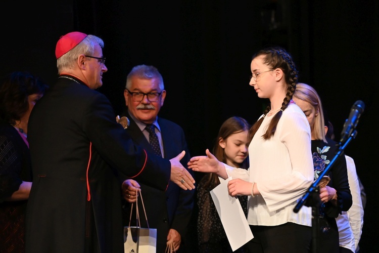 Świdnica. Program artystyczny i wręczenie nagród z okazji Dni Papieskich