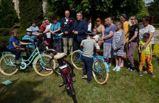 Rowery dla młodszych uchodźców