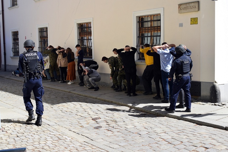 Ćwiczenia antyterrorystyczne na Ostrowie Tumskim