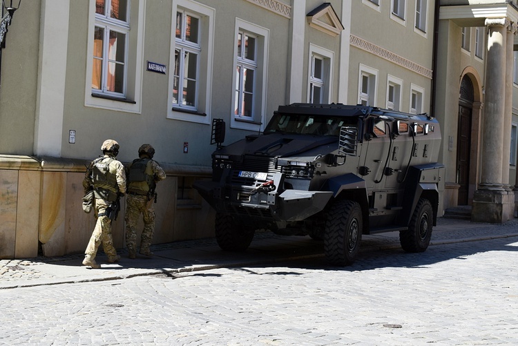 Ćwiczenia antyterrorystyczne na Ostrowie Tumskim