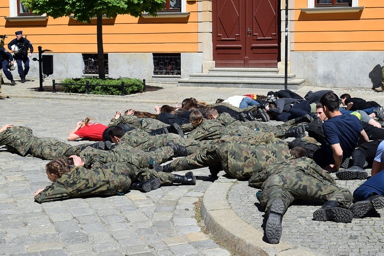 Ćwiczenia antyterrorystyczne na Ostrowie Tumskim