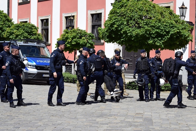 Ćwiczenia antyterrorystyczne na Ostrowie Tumskim