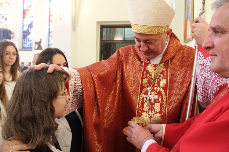 Bierzmowanie u Matki Bożej Fatimskiej w Tarnowie, cz. 1