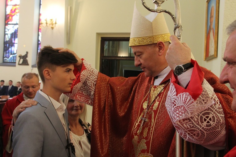 Bierzmowanie u Matki Bożej Fatimskiej w Tarnowie, cz. 1