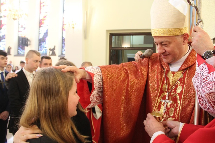 Bierzmowanie u Matki Bożej Fatimskiej w Tarnowie, cz. 1