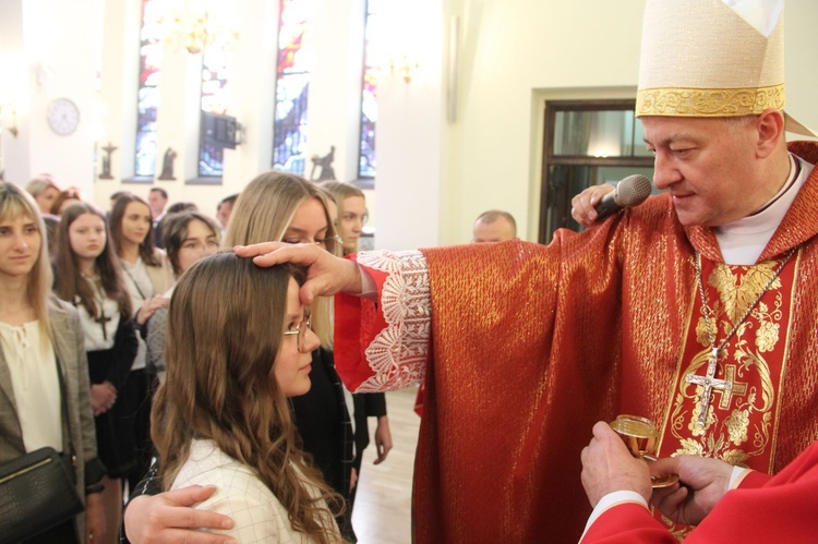 Bierzmowanie u Matki Bożej Fatimskiej w Tarnowie, cz. 1