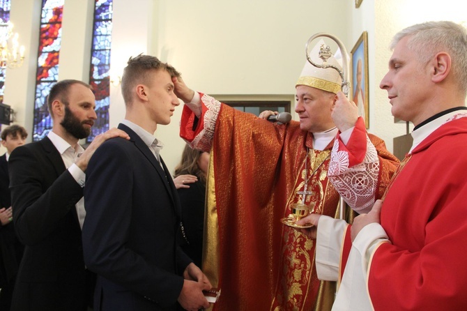 Bierzmowanie u Matki Bożej Fatimskiej w Tarnowie, cz. 2