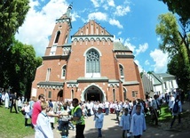 Pielgrzymka lektorów i ministrantów do sanktuarium w Wąwolnicy