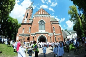 Pielgrzymka lektorów i ministrantów do sanktuarium w Wąwolnicy