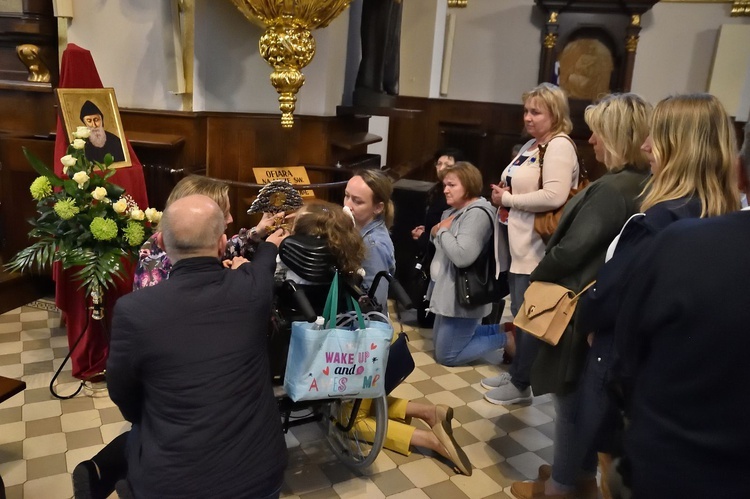 Limanowa. Wprowadzenie relikwii św. Charbela