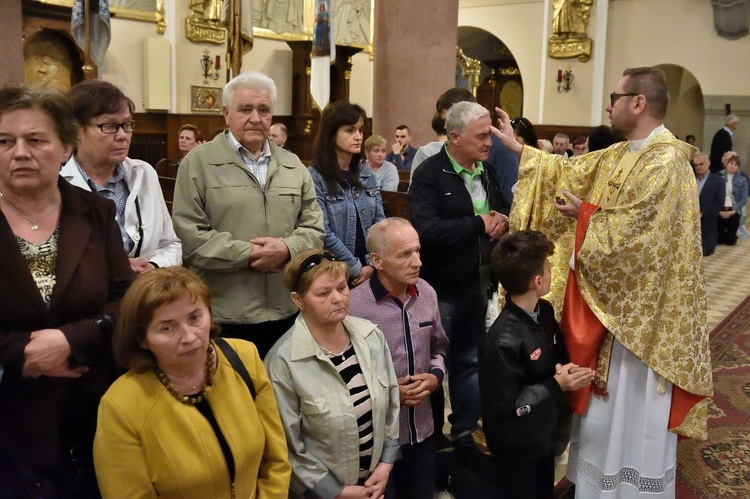 Limanowa. Wprowadzenie relikwii św. Charbela