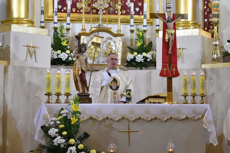 Limanowa. Wprowadzenie relikwii św. Charbela