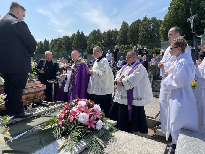 Ostatnie pożegnanie ks. Wojciecha Tyczyńskiego w Skoczowie