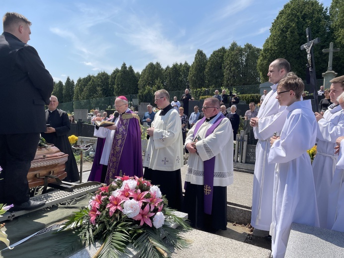 Ostatnie pożegnanie ks. Wojciecha Tyczyńskiego w Skoczowie