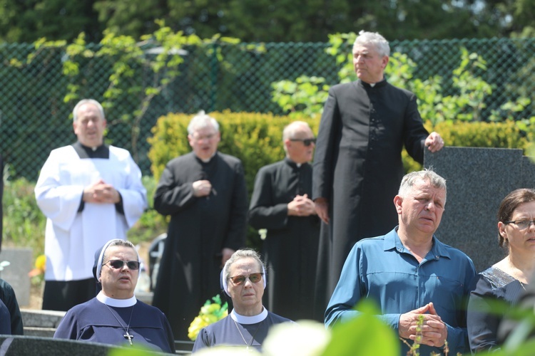 Ostatnie pożegnanie ks. Wojciecha Tyczyńskiego w Skoczowie