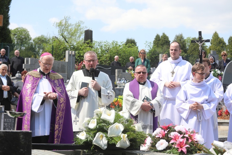 Ostatnie pożegnanie ks. Wojciecha Tyczyńskiego w Skoczowie