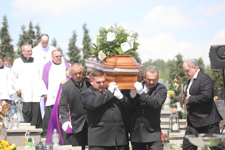 Ostatnie pożegnanie ks. Wojciecha Tyczyńskiego w Skoczowie