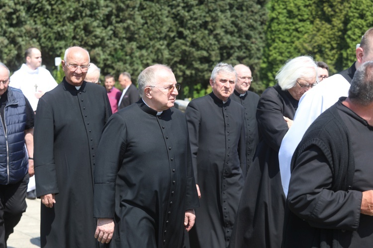 Ostatnie pożegnanie ks. Wojciecha Tyczyńskiego w Skoczowie