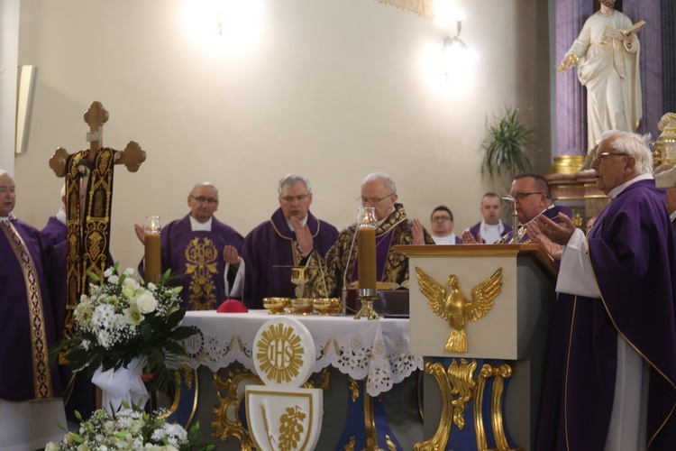 Ostatnie pożegnanie ks. Wojciecha Tyczyńskiego w Skoczowie