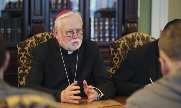 Szef dyplomacji Watykanu odwiedził Buczę - miejsce masakry ludności