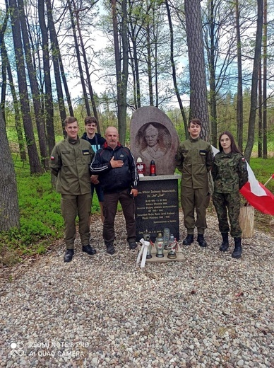 Młodzież z ZSP przeszła szlakiem Wiktora Zacheusza Nowowiejskiego "Jeża".