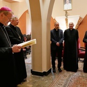 Metropolita gdański podziękował kapłanom za dotychczasową pracę duszpasterską oraz przyjęcie nominacji.