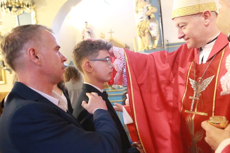 Bierzmowanie młodych z Łukowej, Śmigna i Lisiej Góry