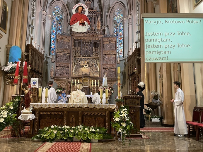 Bp Janusz Mastalski u św. abp. Bilczewskiego w Wilamowicach