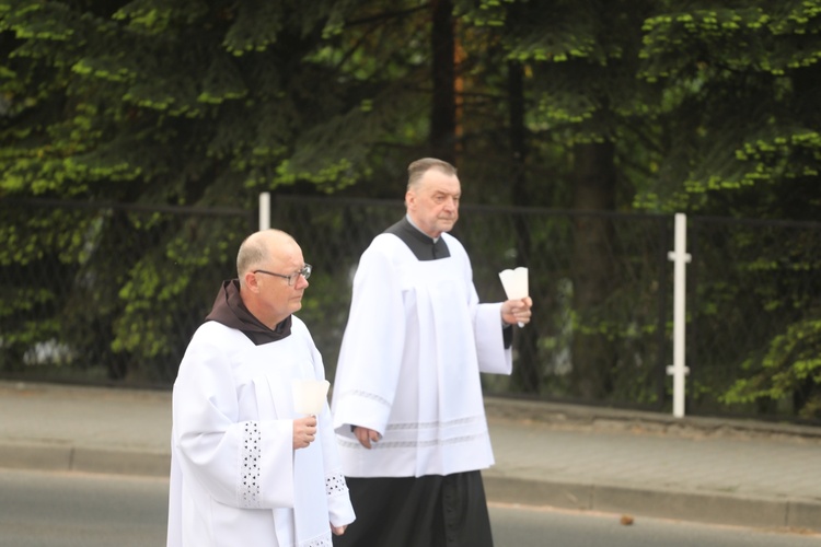 Bp Janusz Mastalski u św. abp. Bilczewskiego w Wilamowicach