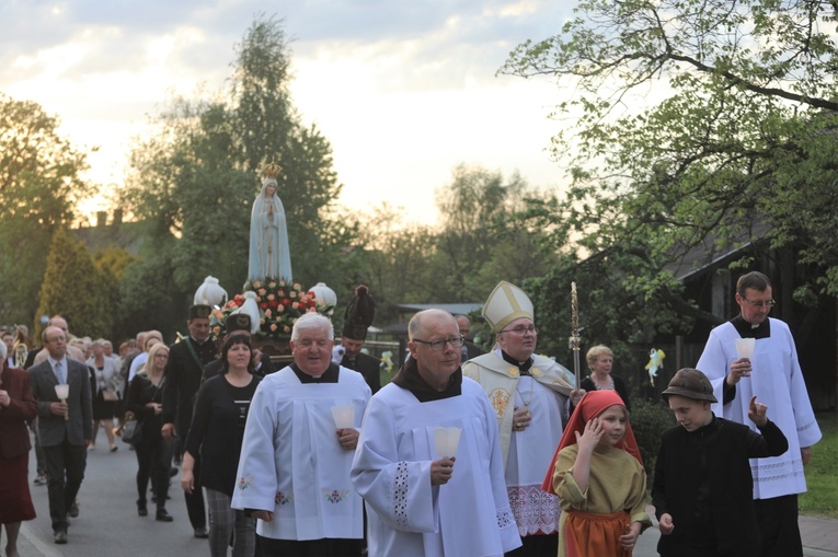 Bp Janusz Mastalski u św. abp. Bilczewskiego w Wilamowicach