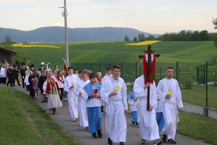 Bp Janusz Mastalski u św. abp. Bilczewskiego w Wilamowicach