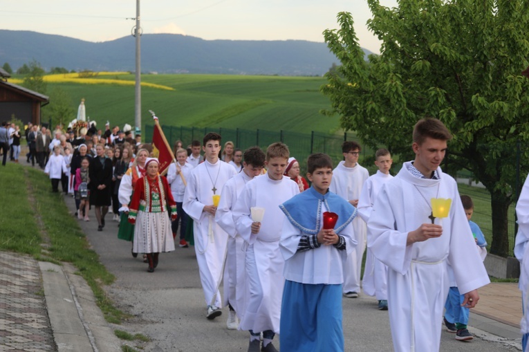 Bp Janusz Mastalski u św. abp. Bilczewskiego w Wilamowicach