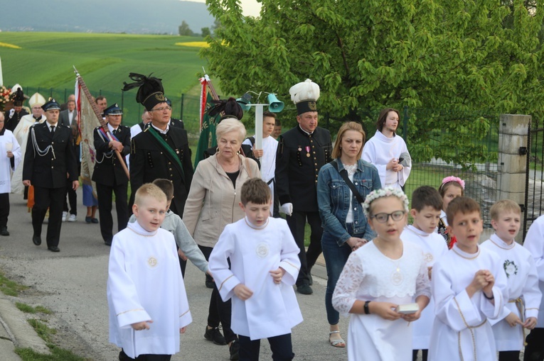 Bp Janusz Mastalski u św. abp. Bilczewskiego w Wilamowicach