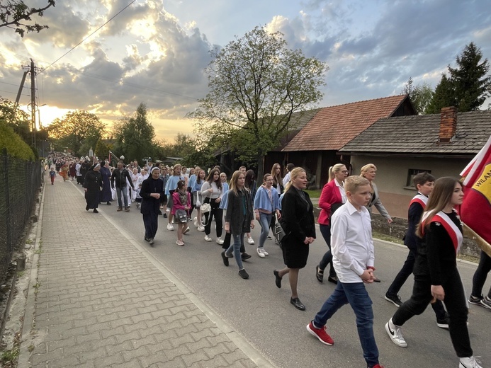 Bp Janusz Mastalski u św. abp. Bilczewskiego w Wilamowicach