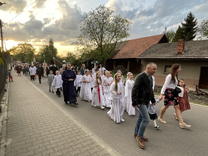 Bp Janusz Mastalski u św. abp. Bilczewskiego w Wilamowicach