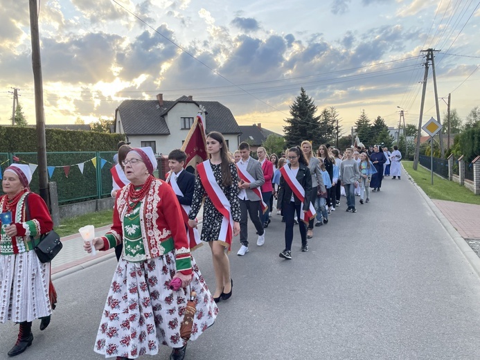 Bp Janusz Mastalski u św. abp. Bilczewskiego w Wilamowicach