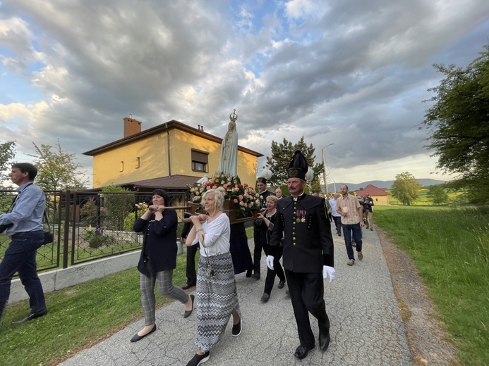 Bp Janusz Mastalski u św. abp. Bilczewskiego w Wilamowicach