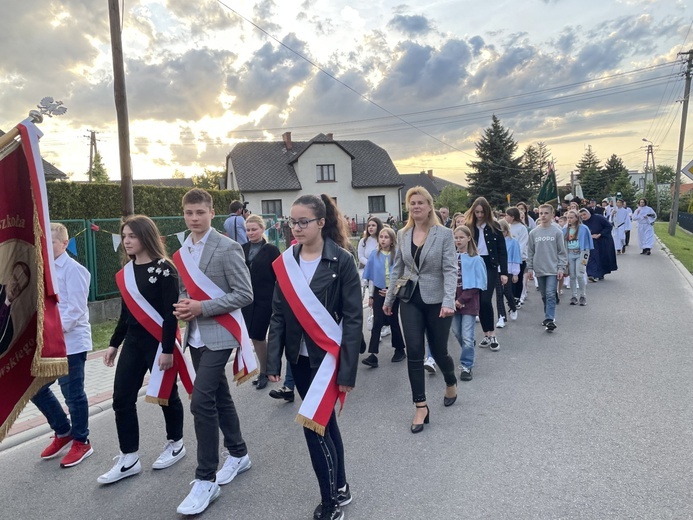 Bp Janusz Mastalski u św. abp. Bilczewskiego w Wilamowicach