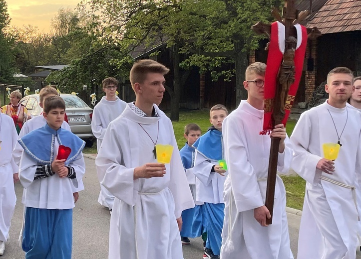 Bp Janusz Mastalski u św. abp. Bilczewskiego w Wilamowicach