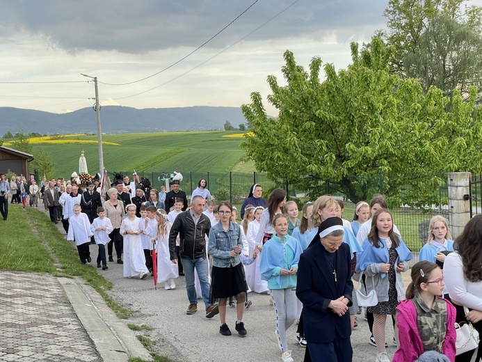 Bp Janusz Mastalski u św. abp. Bilczewskiego w Wilamowicach