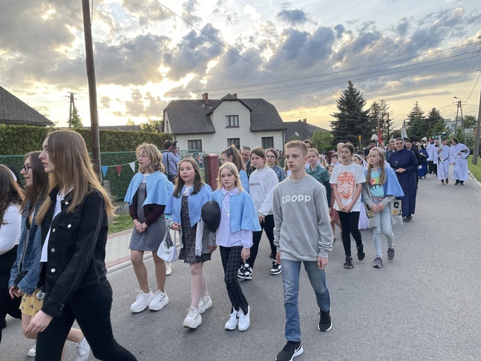 Bp Janusz Mastalski u św. abp. Bilczewskiego w Wilamowicach