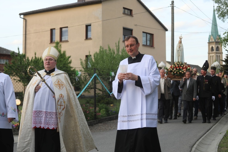 Bp Janusz Mastalski u św. abp. Bilczewskiego w Wilamowicach