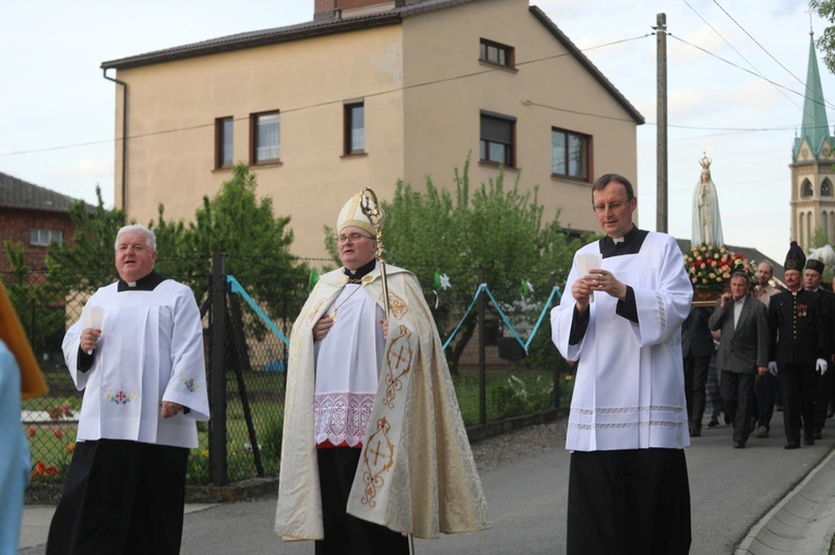 Bp Janusz Mastalski u św. abp. Bilczewskiego w Wilamowicach