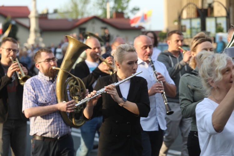 Bp Janusz Mastalski u św. abp. Bilczewskiego w Wilamowicach