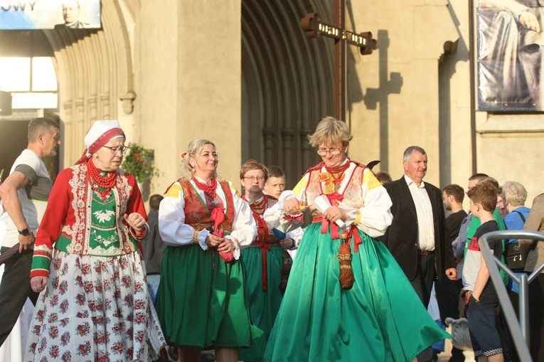 Bp Janusz Mastalski u św. abp. Bilczewskiego w Wilamowicach