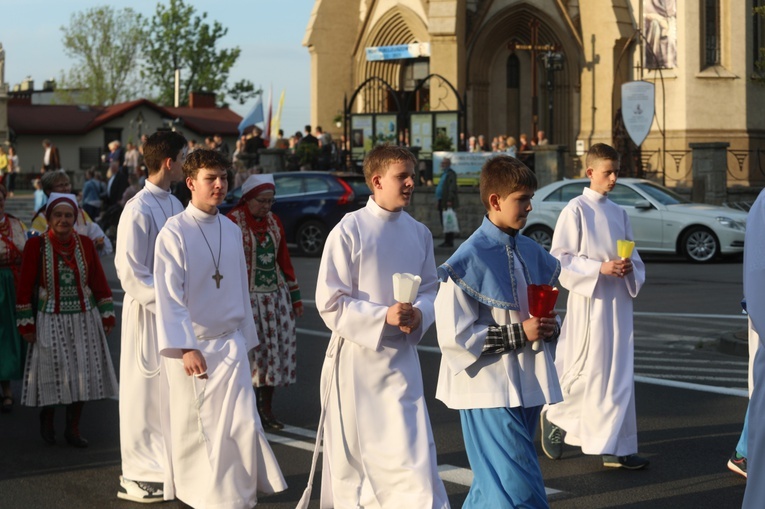 Bp Janusz Mastalski u św. abp. Bilczewskiego w Wilamowicach