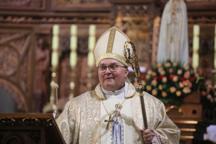 Bp Janusz Mastalski u św. abp. Bilczewskiego w Wilamowicach