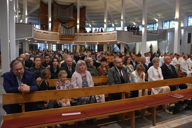 Abp Tadeusz Wojda wyświęcił salezjańskich kapłanów