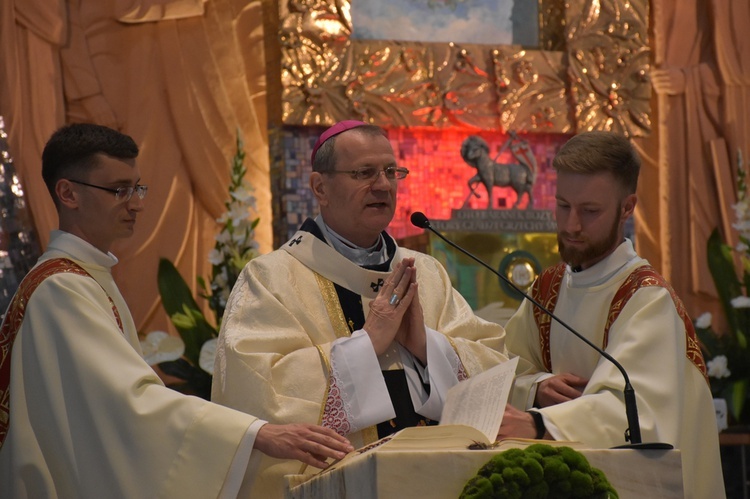 Abp Tadeusz Wojda wyświęcił salezjańskich kapłanów